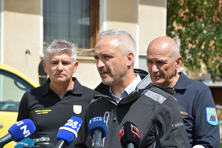 Janez Cigler Kralj podaja izjavo